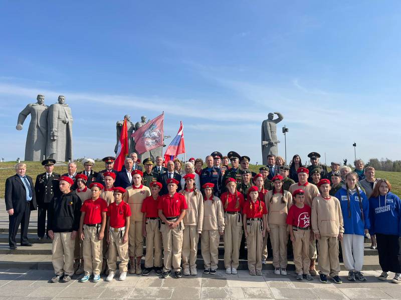 «Велика Россия, а отступать некуда – позади Москва» «Велика Россия, а отступать некуда – позади Москва»