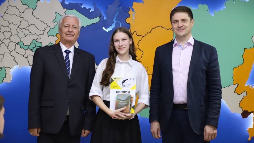 В Душанбе и Ходженте наградили победителей «Литературного диктанта» В Душанбе и Ходженте наградили победителей «Литературного диктанта»