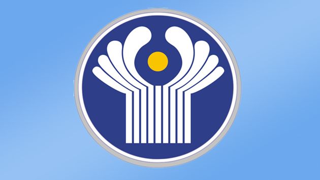 Генеральный секретарь СНГ Сергей Лебедев передал директору благотворительного фонда Алексею Талаю монеты для проекта «Живая память благодарных поколений» Генеральный секретарь СНГ Сергей Лебедев передал директору благотворительного фонда Алексею Талаю монеты для проекта «Живая память благодарных поколений»