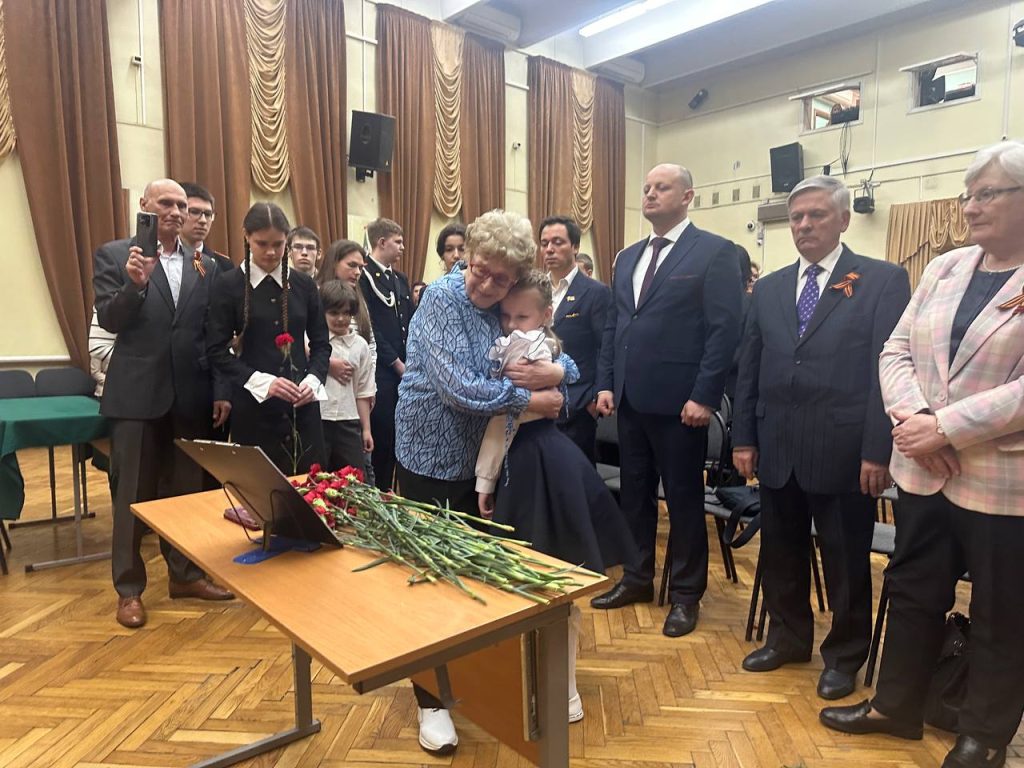 Торжественное мероприятие в школе № 875 города Москвы, посвященное открытию парты героя СВО