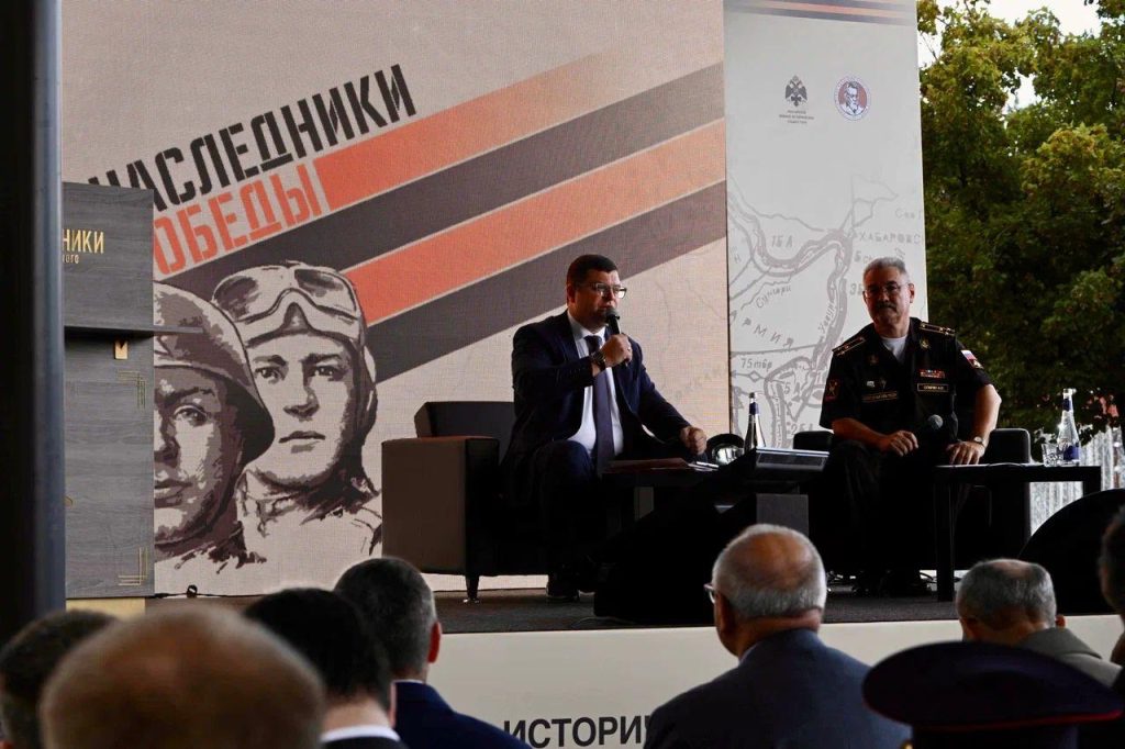Научно-исторический форум "Наследники Победы", посвященный окончанию Второй мировой войны, организованный Комитетом общественных связей и молодежной политики города Москвы