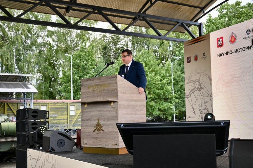Научно-исторический форум "Наследники Победы", посвященный окончанию Второй мировой войны, организованный Комитетом общественных связей и молодежной политики города Москвы