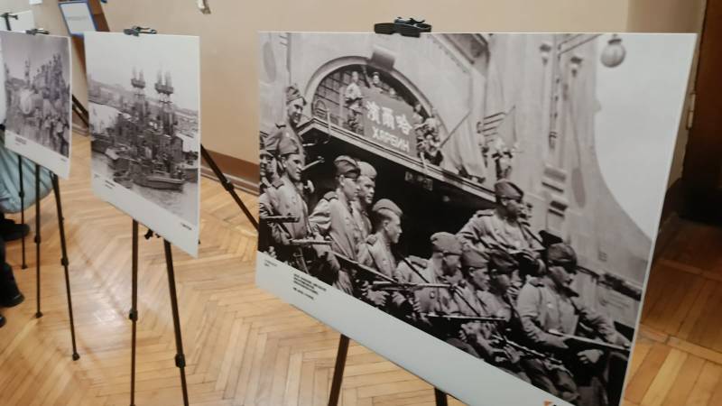 ФОТОВЫСТАВКА О ПОДВИГЕ СОВЕТСКИХ ВОИНОВ В МОСКОВСКОМ ГОСУДАРСТВЕННОМ ЛИНГВИСТИЧЕСКОМ УНИВЕРСИТЕТЕ ФОТОВЫСТАВКА О ПОДВИГЕ СОВЕТСКИХ ВОИНОВ В МОСКОВСКОМ ГОСУДАРСТВЕННОМ ЛИНГВИСТИЧЕСКОМ УНИВЕРСИТЕТЕ