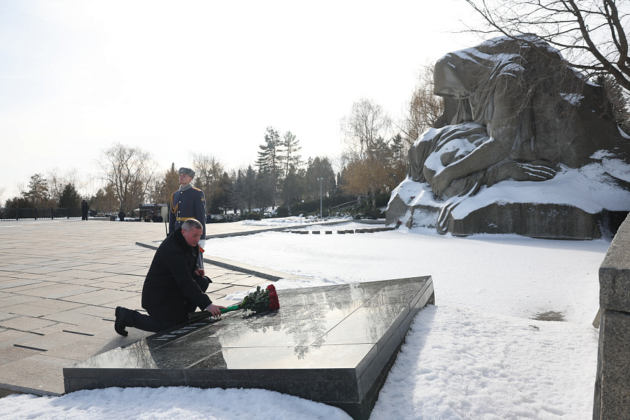 ОБРАЩЕНИЯ ГУБЕРНАТОРА ВОЛГОГРАДСКОЙ ОБЛАСТИ А.И. БОЧАРОВА И ПРЕДСЕДАТЕЛЯ ВОЛГОГРАДСКОЙ ОБЛАСТНОЙ ДУМЫ А.И. БЛОШКИНА К ПРАЗДНОВАНИЮ 83-Й ГОДОВЩИНЫ РАЗГРОМА СОВЕТСКИМИ ВОЙСКАМИ НЕМЕЦКО-ФАШИСТСКИХ ВОЙСК В СТАЛИНГРАДСКОЙ БИТВЕ