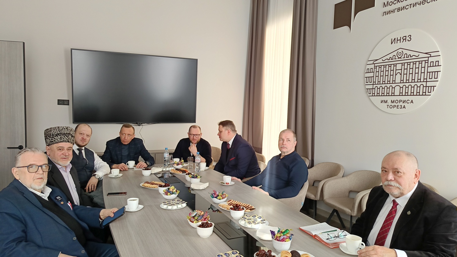 G:\СПЕКТАКЛЬ МГЛУ\9. Почетные гости_кофе-брейк.jpg