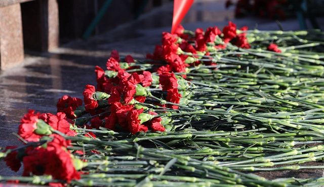 ОБРАЩЕНИЯ ГУБЕРНАТОРА ВОЛГОГРАДСКОЙ ОБЛАСТИ А.И. БОЧАРОВА И ПРЕДСЕДАТЕЛЯ ВОЛГОГРАДСКОЙ ОБЛАСТНОЙ ДУМЫ А.И. БЛОШКИНА К ПРАЗДНОВАНИЮ 83-Й ГОДОВЩИНЫ РАЗГРОМА СОВЕТСКИМИ ВОЙСКАМИ НЕМЕЦКО-ФАШИСТСКИХ ВОЙСК В СТАЛИНГРАДСКОЙ БИТВЕ