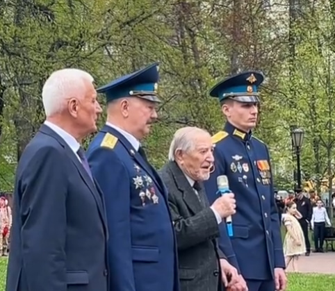 В Мещанском районе города Москвы почтили память героев в преддверии Дня Победы