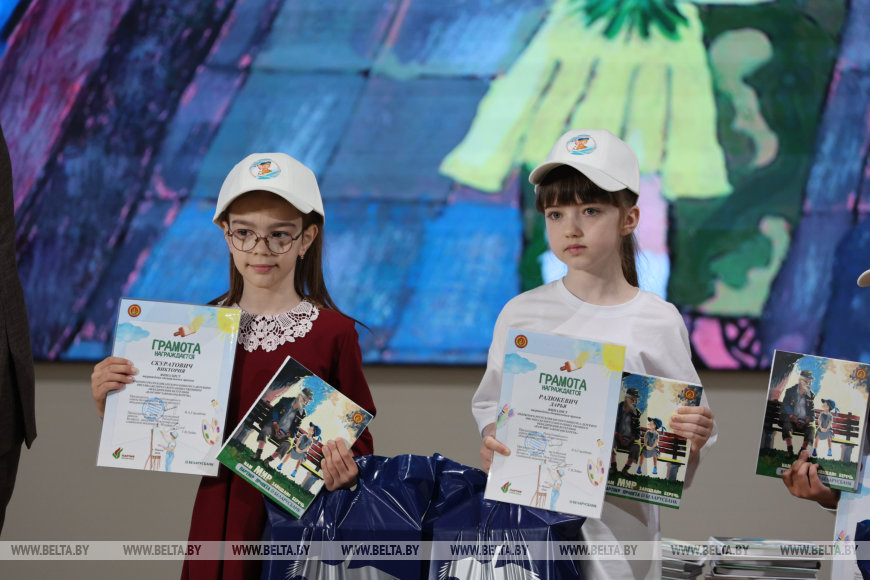 «Нам мир завещано беречь». В Минске подвели итоги конкурса детских рисунков