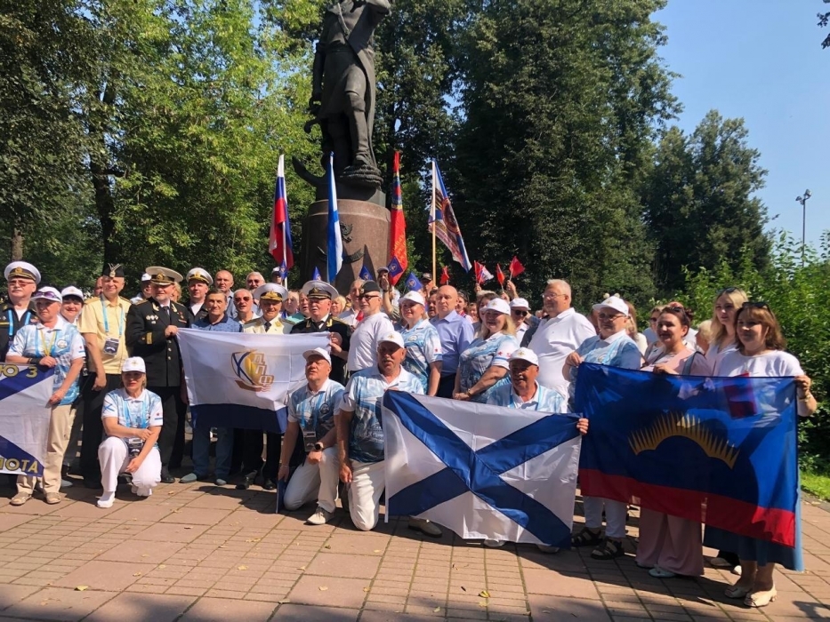 Патриотический автопробег «Морские волны: 330 лет славы и мощи!» завершился в Санкт-Петербурге. Флот был, есть и будет - пока мы помним!