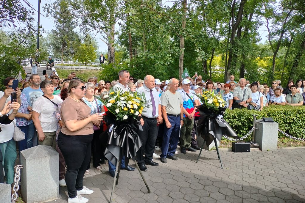 Ветераны Всероссийской общественной организации ветеранов (пенсионеров) войны, труда, Вооруженных Сил и правоохранительных органов почтили память советских воинов, погибших при освобождении Китая