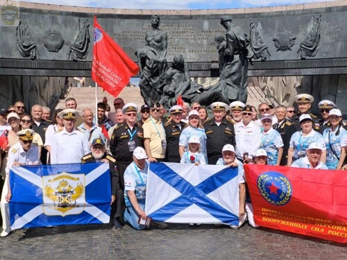 Патриотический автопробег «Морские волны: 330 лет славы и мощи!» завершился в Санкт-Петербурге. Флот был, есть и будет - пока мы помним!