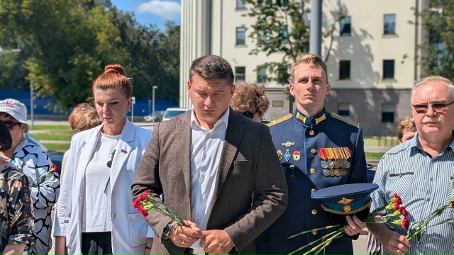 ЧТИМ ПАМЯТЬ ГЕРОЕВ. ГОРДИМСЯ НЫНЕШНИМ ПОКОЛЕНИЕМ ВОИНОВ ВОЗДУШНО-ДЕСАНТНЫХ ВОЙСК