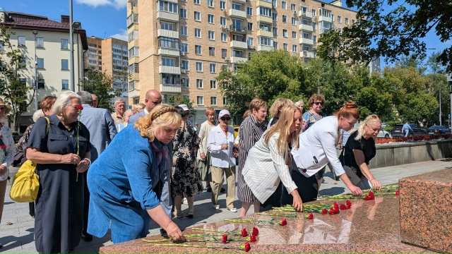ЧТИМ ПАМЯТЬ ГЕРОЕВ. ГОРДИМСЯ НЫНЕШНИМ ПОКОЛЕНИЕМ ВОИНОВ ВОЗДУШНО-ДЕСАНТНЫХ ВОЙСК