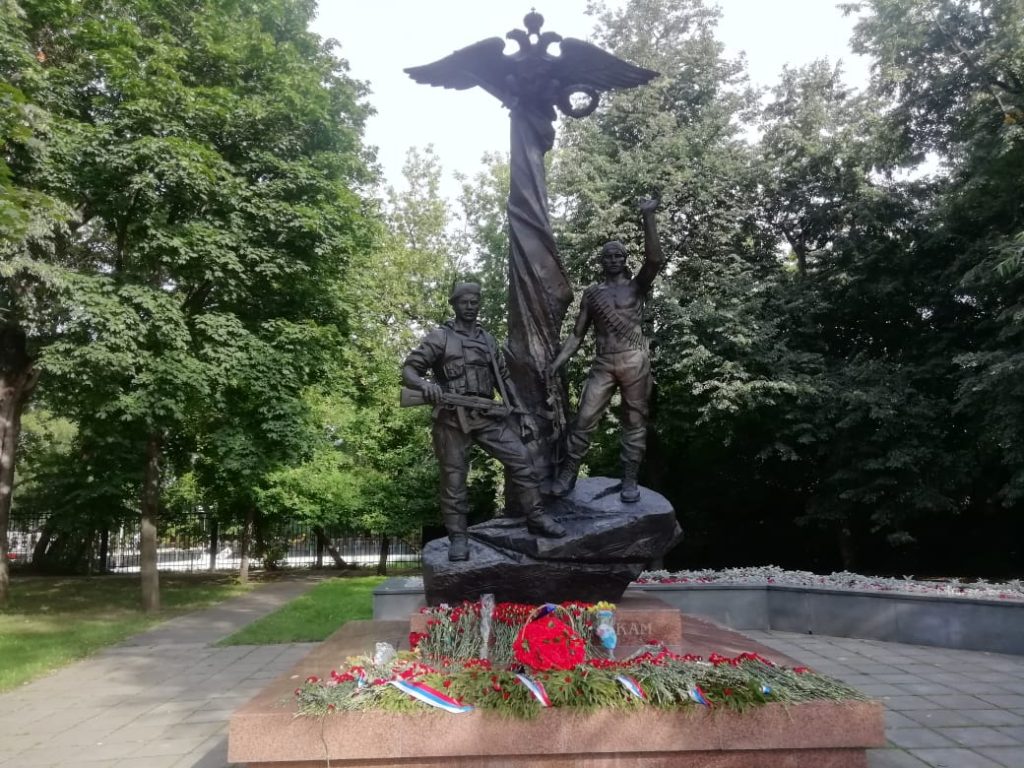 ЧТИМ ПАМЯТЬ ГЕРОЕВ. ГОРДИМСЯ НЫНЕШНИМ ПОКОЛЕНИЕМ ВОИНОВ ВОЗДУШНО-ДЕСАНТНЫХ ВОЙСК ЧТИМ ПАМЯТЬ ГЕРОЕВ. ГОРДИМСЯ НЫНЕШНИМ ПОКОЛЕНИЕМ ВОИНОВ ВОЗДУШНО-ДЕСАНТНЫХ ВОЙСК