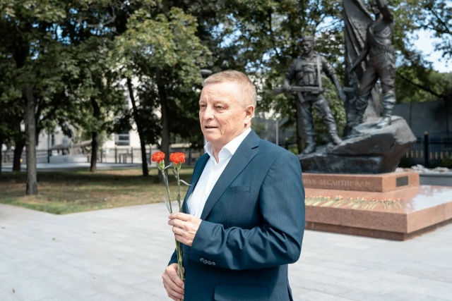 ЧТИМ ПАМЯТЬ ГЕРОЕВ. ГОРДИМСЯ НЫНЕШНИМ ПОКОЛЕНИЕМ ВОИНОВ ВОЗДУШНО-ДЕСАНТНЫХ ВОЙСК