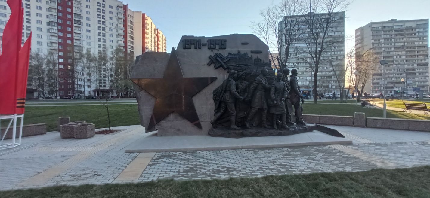 F:\Бычков В.В\6. 11 октября Моск.нар.ополч.85 лет\Памятник_московским_народным_ополченцам_ВОВ_(со_стороны_дворов).jpg